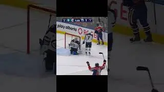 David Tom&aacute;&scaron;ek records his first point in NHL