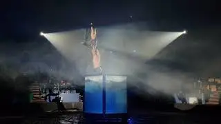 Duo Exxtrem swimming pool act with fire. Duo Straps bei Dmytro Turkeev & Julia Galenchyk Water act
