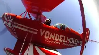 Aerobatics luchtdoop met de Vondelmolen Pitts