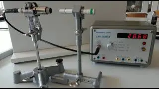 03 Geiger-M&uuml;ller-Z&auml;hlrohr mit Probe (nah)