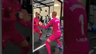At&eacute; o treinamento de goleiros ta ficando digital. goleir&atilde;o aumentando o reflexo
