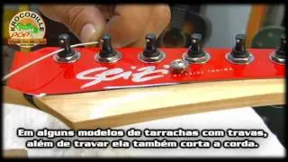 Tutorial como trocar as cordas de uma guitarra com tarraxas com trava.