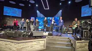 Karen Peck and New River  and Triumphant Quartet.        Speak Jesus 