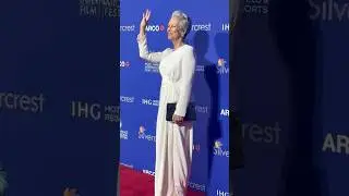 We can not, like, chill for a sec because Jamie Lee Curtis has arrived. 🤍