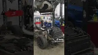 Land Rover Discovery x 2 in for engine issues