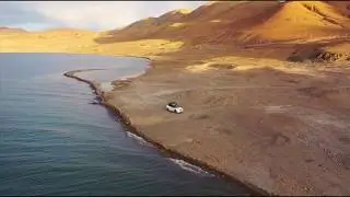 夏季俯瞰班公湖：咸水和淡水共存的班公湖究竟有多美？看了這個視頻你就知道了！