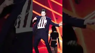 William Chan looks so gorgeous dancing in a suit!陈伟霆西装唱跳舞台直拍，跳舞节奏感超强
