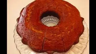 Betty's Bundt-Style Banana Bread--Recipe from Lynn