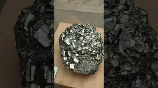 Gorgeous metal mineral rock in the Natural history museum, Oxford - #mineralstones