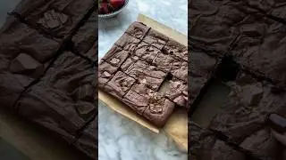 Chocolate chunk brownies 🤎 #dessert #baking #bakingvideo #sweet
