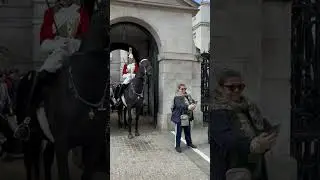 Karen is Back, Guard shouts many Times #tourist #buckinghampalace #history #horse #kingsguard