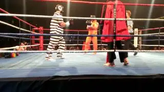 Ellismania 9 prisoner fight nut kick