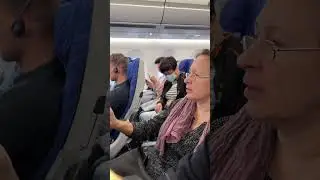 Family plays mahjong in the Chinese Southern Airlines Flight #shorts