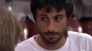 Lucas y Sara hablan de su relación.