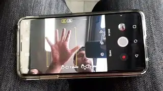How to Take a Selfie by holding up your hand? (LG V30+, Front camera)
