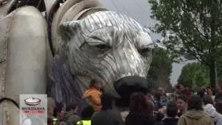 Save The Arctic, a Londra l'orso polare gigante Aurora di Greenpeace ha percorso le vie del centro