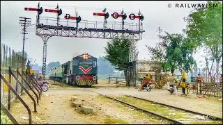Pakistan Railways || 4-DN P.D.Khan Passenger Train Leaving Malakwal Jn Railway Crossing.