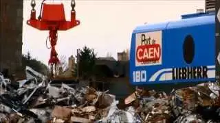 Liebherr - LHM Mobile Harbour Cranes and Material Handlers: Scrap Handling