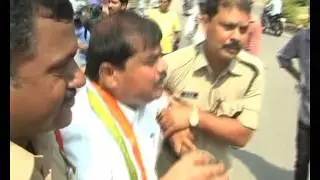KARIMNAGAR CONGRESS LEADERS DHARNA ON KARUVU