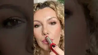 FENTY BEAUTY THE MVP💋👌🏼ГОТОВИМСЯ К ПРАЗДНИКАМ🎄 #трендинг #макияжгуб #краснаяпомада #fentybeauty
