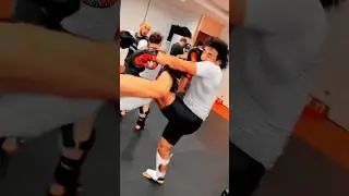 Domination and Hard Hits: Advanced Kickboxing Sparring at Martial Arts Center Den Haag! 🥊