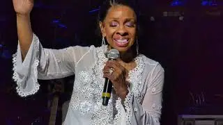 GLADYS KNIGHT Catches HOLY GHOST Singing DONNIE MCCLURKIN CLASSIC During SECULAR SHOW (2024)