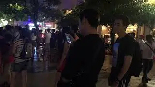 Sơn Ngọc Minh c&ugrave;ng người y&ecirc;u mới ca h&aacute;t, nhảy m&uacute;a vui vẻ tr&ecirc;n phố đi bộ sau chia tay t&igrave;nh cũ