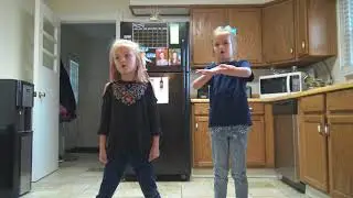 Avrie & Rylie sing 