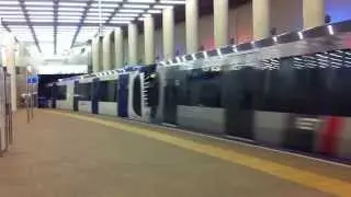RET Metro Type R vertrekt van Rotterdam Centraal richting Den Haag Centraal