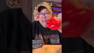 Несколько Carolina Reapers, Paqui One Chip Challenges, Fiery Jacks, Wasabi, DaBomb Gusher и яйцо.