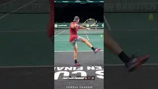 Jack Sock posyła bomby forhendowe podczas treningu przed finałem Pucharu Davisa 2022 w Maladze