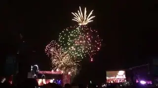 Feux d'artifice Nouvel An 2016 à Montréal en fêtes sur le vieux port.