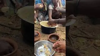 AFRICA tribe culture of Eatibg with hands in Same plate