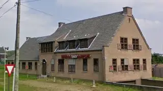 Urbex dans ce bar qui nous fait voyager. 🏚🪩