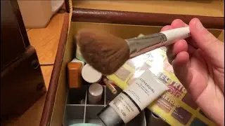 ASMR - doing your makeup with the camera moving 