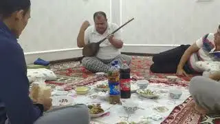 Dutar bagşy Myrat hojam, n&auml;ler  g&ouml;r&uuml;ner,