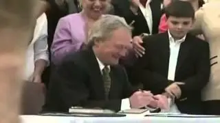 Rhode Island legalizes gay marriage