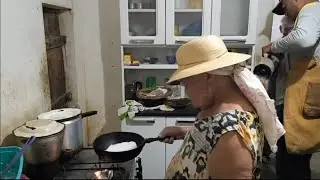 Dona Alzira faz a melhor tapioca do sert&atilde;o pernambucano.