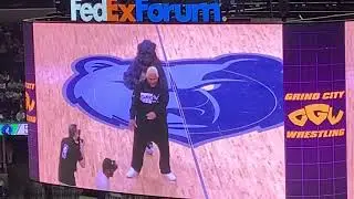 Jerry &ldquo;The King&rdquo; Lawler and Rikishi perform the Too Cool dance with the Memphis Grizzlies dancers