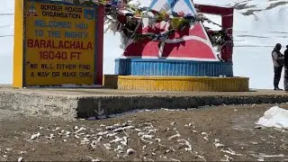 Amazing view of snow in BaraLachala🍧🌨️⛄️