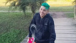 SOLTANDO PIPA COM CABELO VERDE CORTANDO MUITO