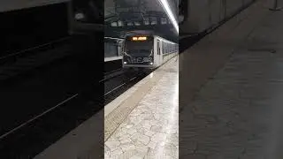 Roma Metro B per Jonio in arrivo a Colosseo