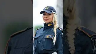 Surtrised the  Italian policewoman🥰 #police #Italy #streetphotography #rome