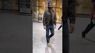 #VickyKaushal makes a Dashing Entery at the Airport Arrival 😎😉 #koimoi #bollywood