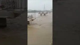 Delhi Yamuna River lohe ka pul #kejriwal #Flood in Delhi #shortvideo #viral