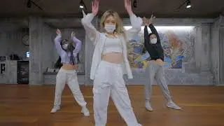 YG DANCER RYEON CREATE ROS&Eacute; ON THE GROUND CHOREO