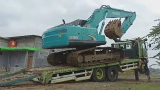 heavy equipment kobelco excavator ride on truck || almost slipped #kobelco  #shorts #excavator