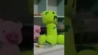 Coleccionador del chavo poniendo las figuras est&aacute; incre&iacute;ble😃