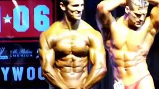 Larry posedown | Musclemania World 2006 Open Bodybuilding Light Heavyweight