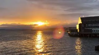 Virtual Window: Stunning Sunset Over Seattle&rsquo;s Pier 57 &ndash; Relaxing Evening Waterfront View